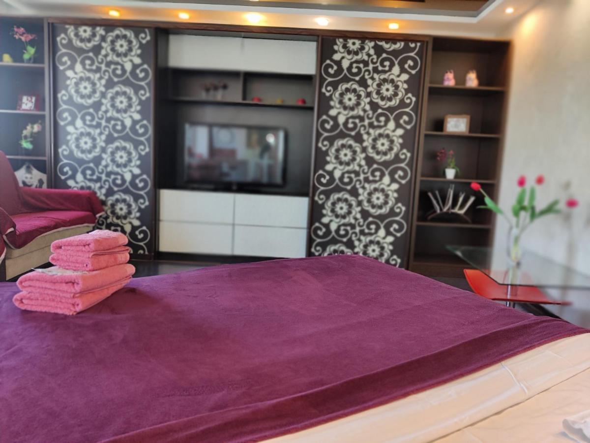 Real Home Apartmens - Podil Promenade Kiev Esterno foto
